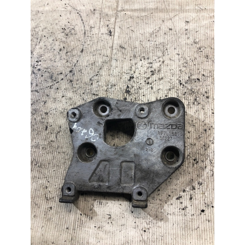 Кронштейн компрессора кондиционера (кронштейны двигателя) Mazda 6 GH 2008 2.0 RF7J RF7L15810
