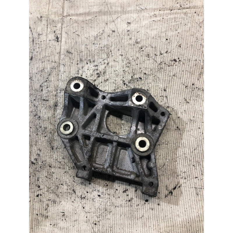 Кронштейн компрессора кондиционера (кронштейны двигателя) Mazda 6 GH 2008 2.0 RF7J RF7L15810