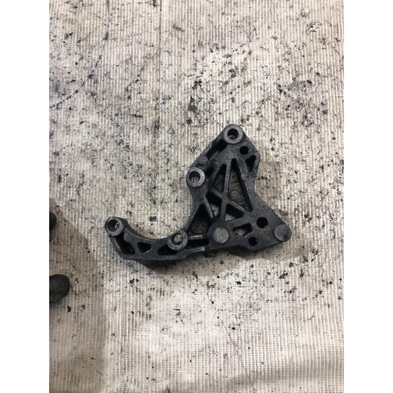 Кронштейн насоса гидроусилителя (кронштейны двигателя) BMW 5-series E39 2001 M57d30 32422247556