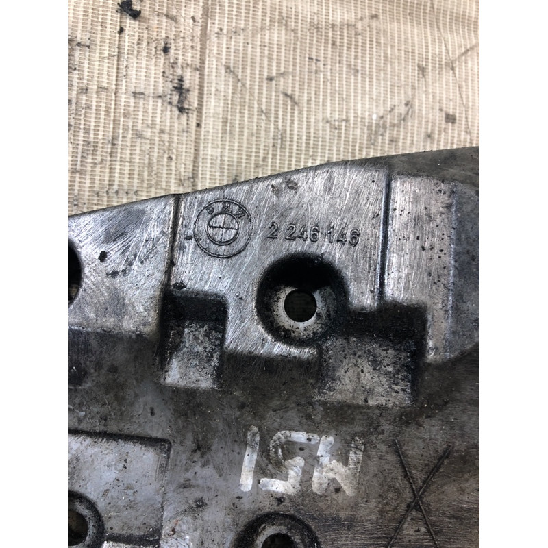 Кронштейн компрессора кондиционера (кронштейны двигателя) BMW 5-series E39 64552246146