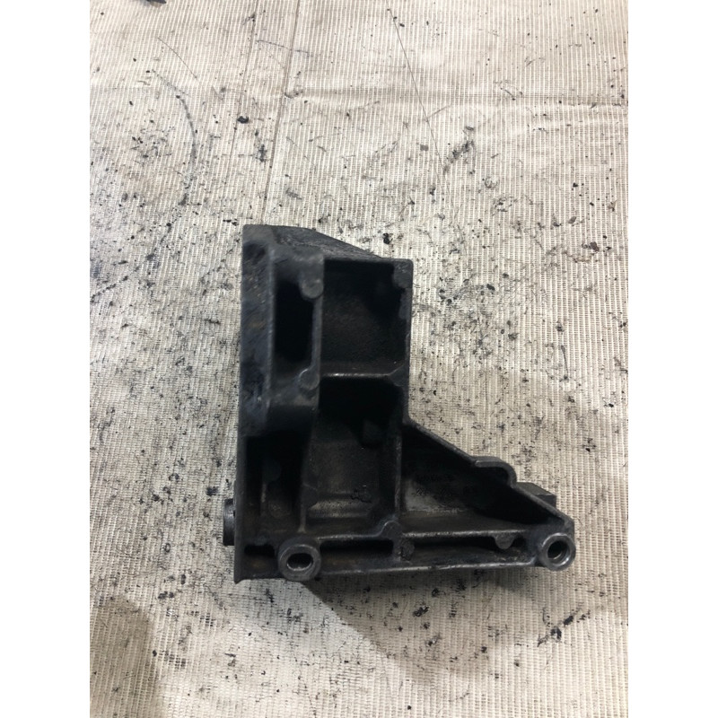 Кронштейн генератора (кронштейны двигателя) BMW 3-series E36 11 16 2 245 775