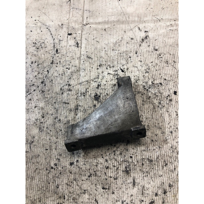 Кронштейн генератора (кронштейни двигуна) Land Rover Freelander L314 1.8B ylu102220