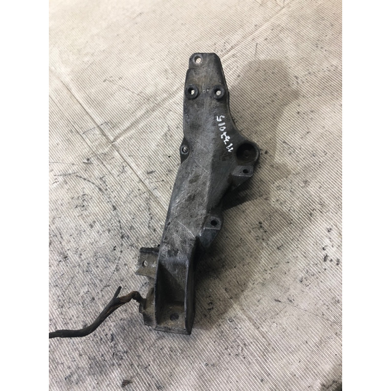 Кронштейн подушки двигателя (кронштейны двигателя) BMW 3-series E36 M40B18 11 81 1 137 015
