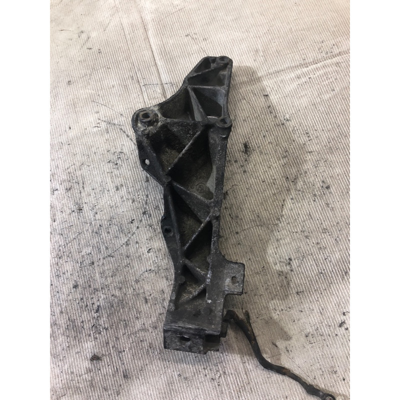 Кронштейн подушки двигателя (кронштейны двигателя) BMW 3-series E36 M40B18 11 81 1 137 015