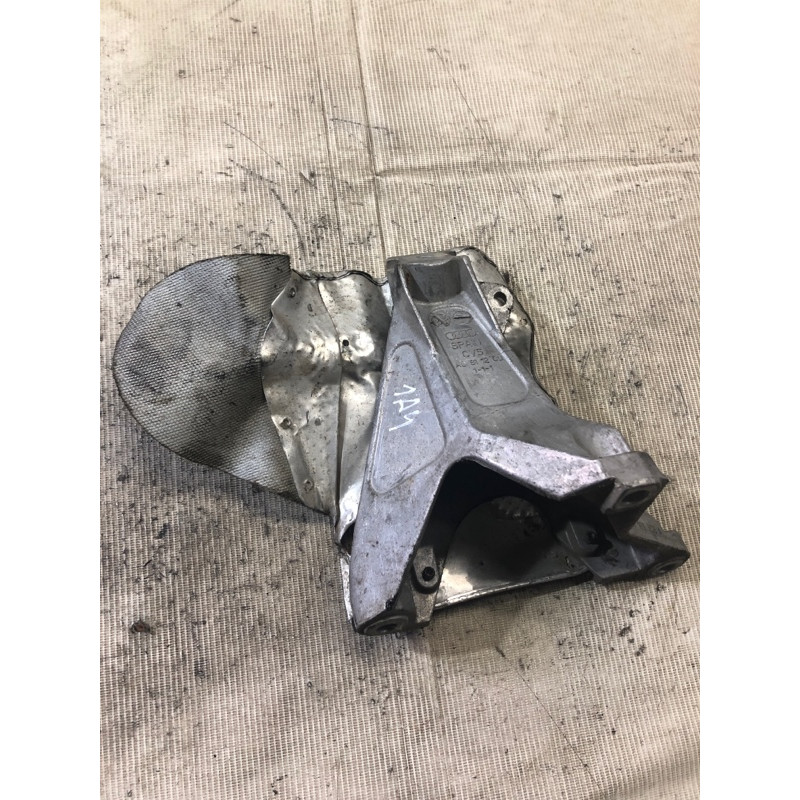 Кронштейн подушки двигателя (кронштейны двигателя) AUDI A4 B6 2003 2.0 ALT 8e0199308a