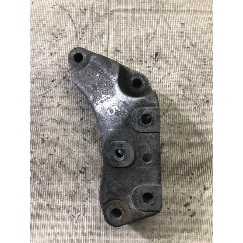 Кронштейн подушки двигателя (кронштейны двигателя) Volkswagen Golf 1K 2004 2.0 BKD 1k0199117