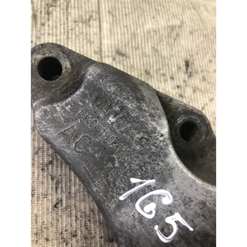 Кронштейн подушки двигателя (кронштейны двигателя) Volkswagen Golf 1K 2004 2.0 BKD 1k0199117