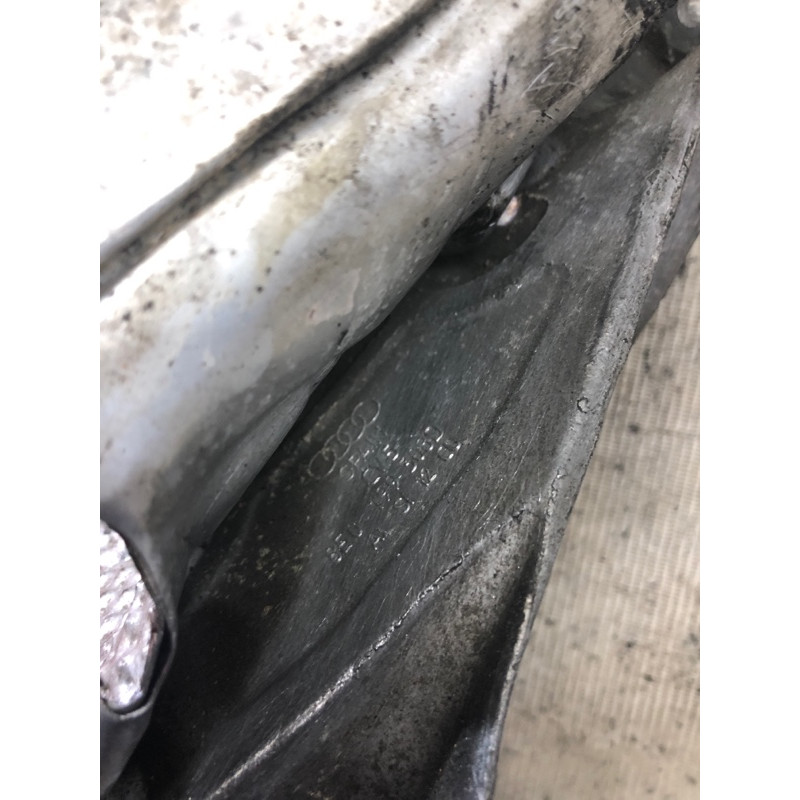 Кронштейн подушки двигателя (кронштейны двигателя) AUDI A4 B6 2003 1.8 BFB 8e0199308d