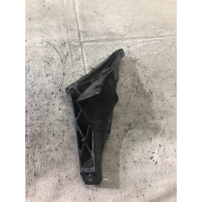 Кронштейн подушки двигателя (кронштейны двигателя) BMW 5-series E39 1999 M51d25 22111092425