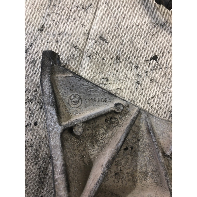 Кронштейн подушки двигателя (кронштейны двигателя) BMW 5-series E34 11811129806