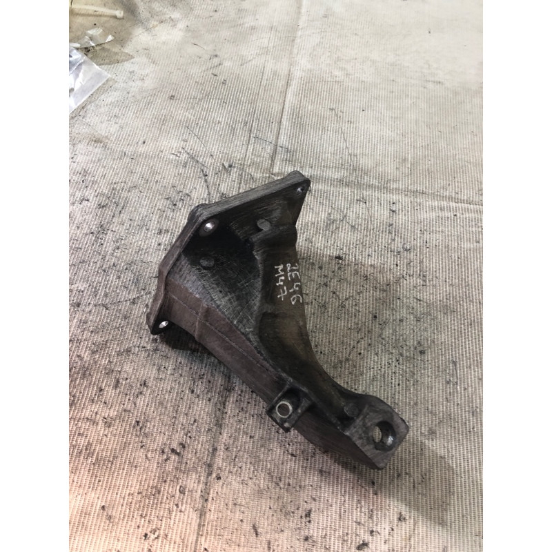 Кронштейн подушки двигателя (кронштейны двигателя) BMW 3-series E46 1999 M47D20 22 11 1 095 084