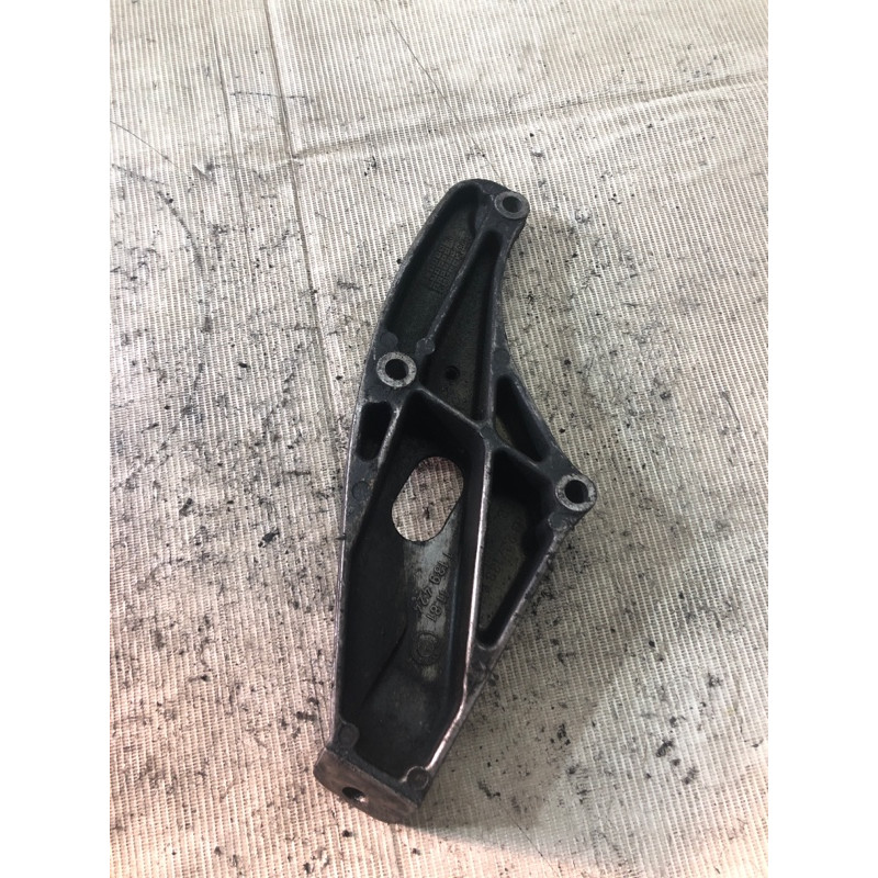 Кронштейн подушки двигателя (кронштейны двигателя) BMW 5-series E34 11811139424