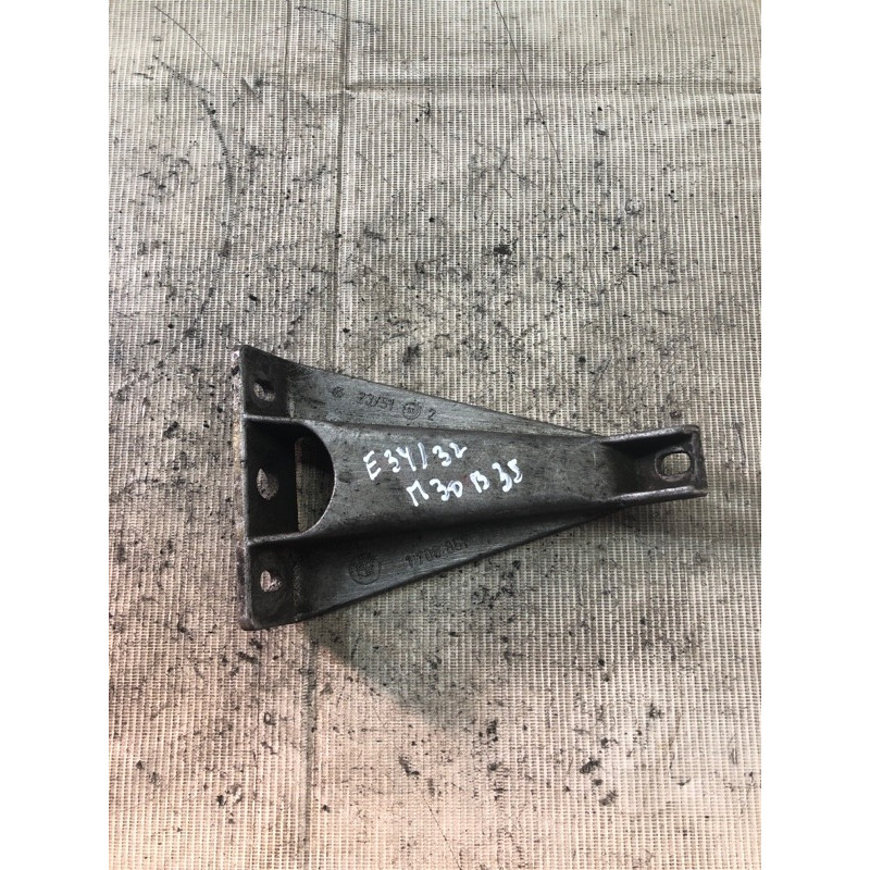 Кронштейн впускного коллектора (кронштейны двигателя) BMW 5-series E34 11 61 1 708 851