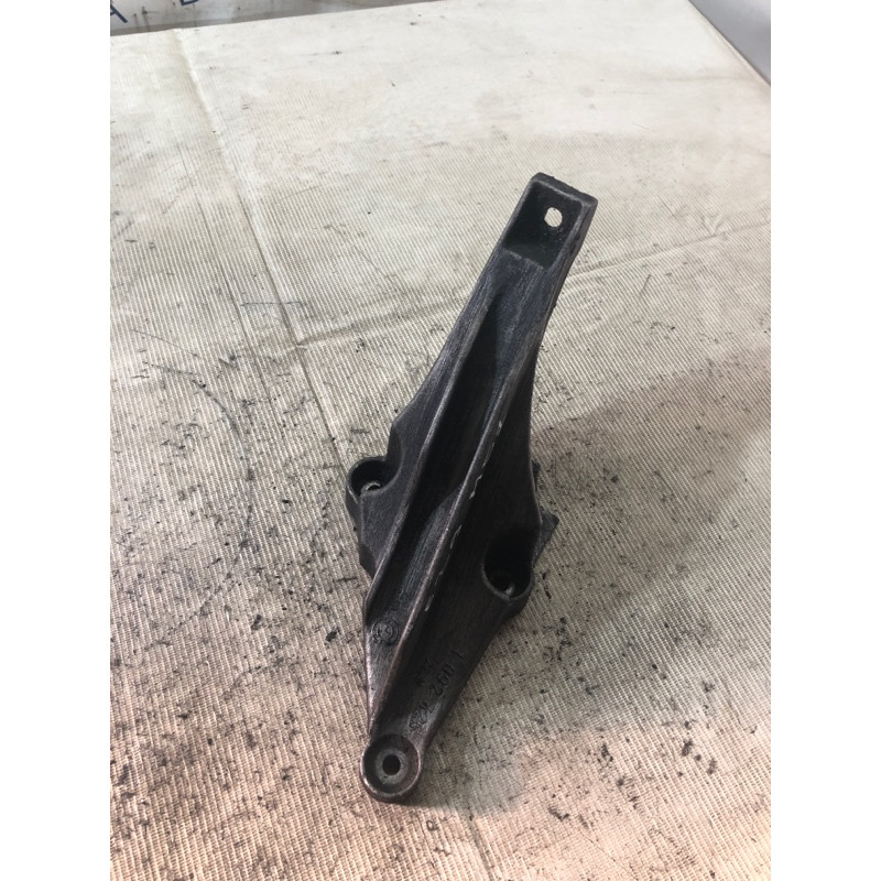 Кронштейн подушки двигателя (кронштейны двигателя) BMW 5-series E39 22111092425