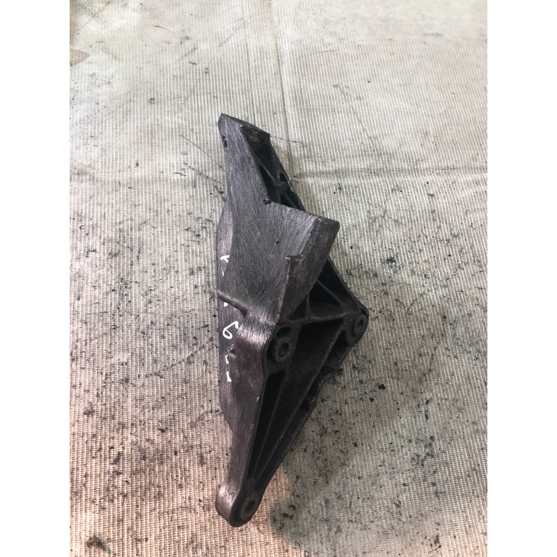 Кронштейн подушки двигателя (кронштейны двигателя) BMW 5-series E39 22111092425