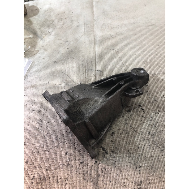 Кронштейн подушки двигателя (кронштейны двигателя) BMW 5-series E39 22116751582