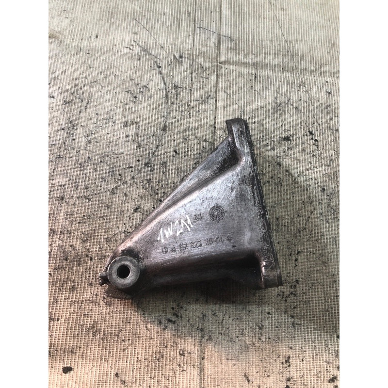 Кронштейн подушки двигателя (кронштейны двигателя) Mercedes-Benz E-class W211 2006 3.2 M112.946 a1122232004