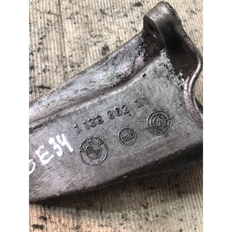 Кронштейн подушки двигателя (кронштейны двигателя) BMW 5-series E34 1993 M20b25 11811133362