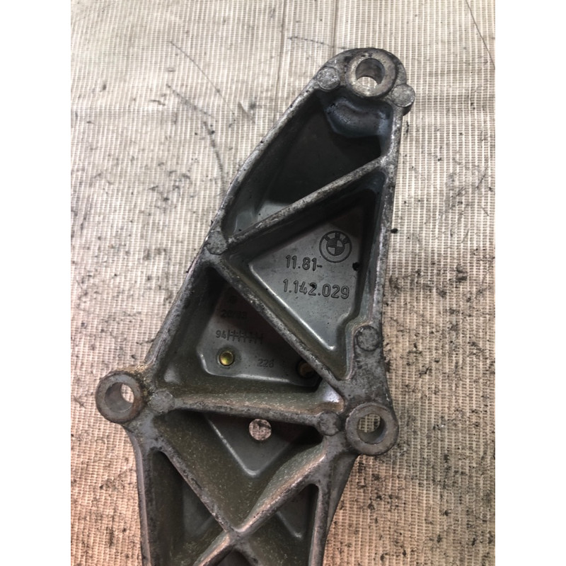 Кронштейн подушки двигателя (кронштейны двигателя) BMW 5-series E34 1994 M43b18 11811142029