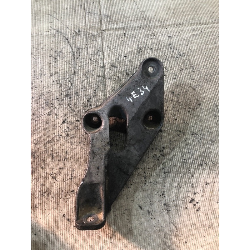 Кронштейн подушки двигателя (кронштейны двигателя) BMW 5-series E34 1993 M50b25 11811133363