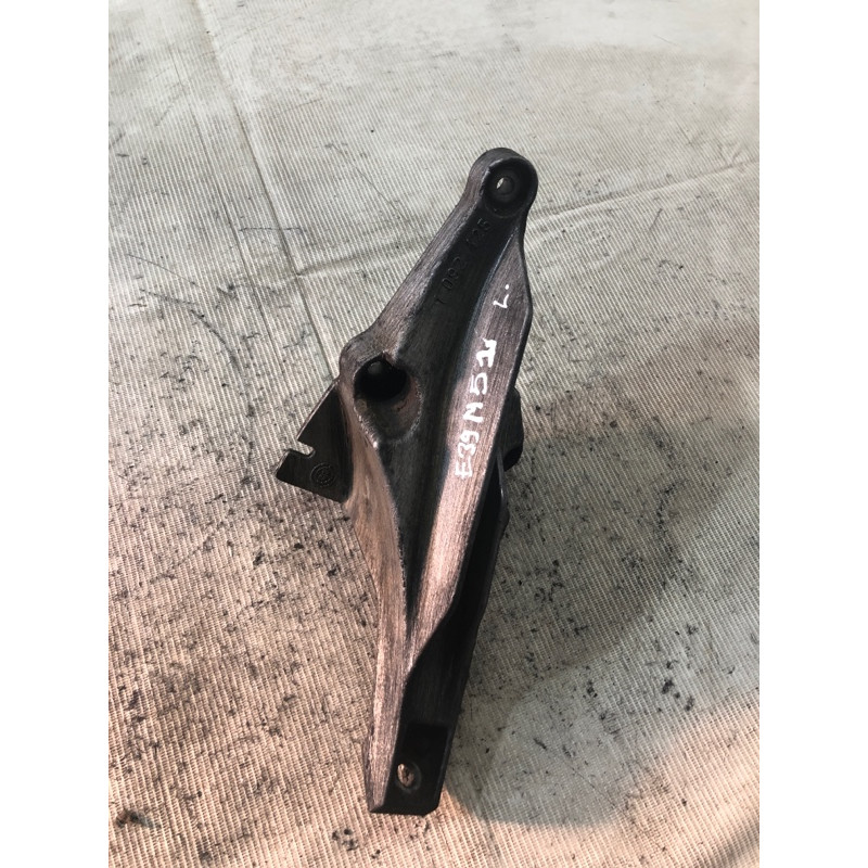 Кронштейн подушки двигателя (кронштейны двигателя) BMW 5-series E39 22111092425