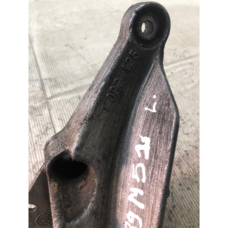 Кронштейн подушки двигателя (кронштейны двигателя) BMW 5-series E39 22111092425