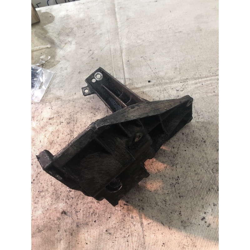 Кронштейн подушки двигателя (кронштейны двигателя) BMW 5-series E39 1433564