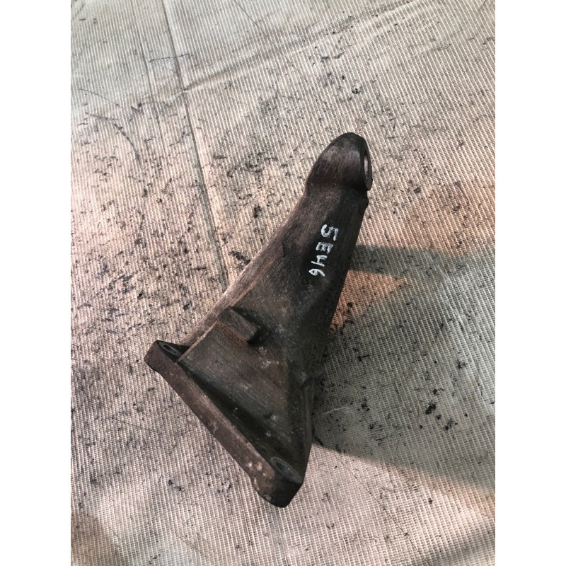 Кронштейн подушки двигателя (кронштейны двигателя) BMW 3-series E46 M43b18 22111094652