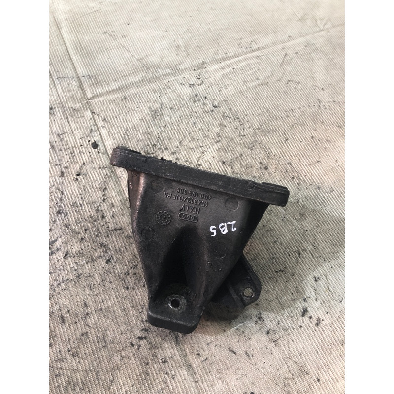 Кронштейн подушки двигателя (кронштейны двигателя) Volkswagen Passat B5 2003 2.5 AKN 4b0199308