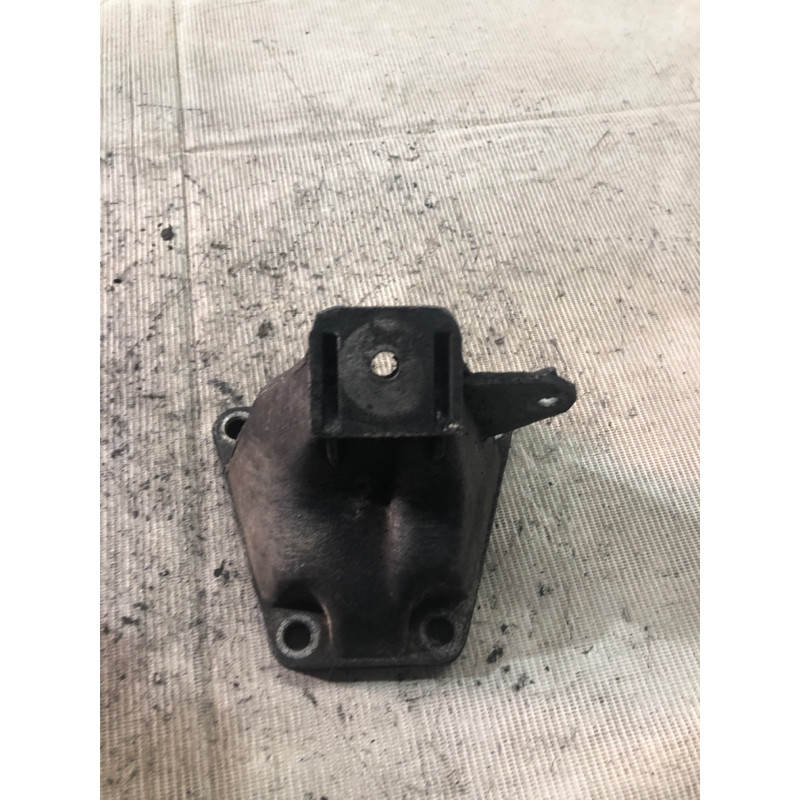 Кронштейн подушки двигателя (кронштейны двигателя) Volkswagen Passat B5 2003 2.5 AKN 4b0199308