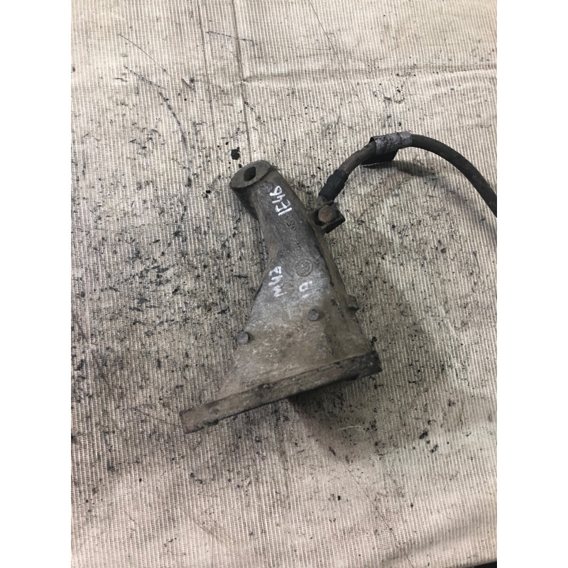 Кронштейн подушки двигателя (кронштейны двигателя) BMW 3-series E46 1999 M43B19 22111094652