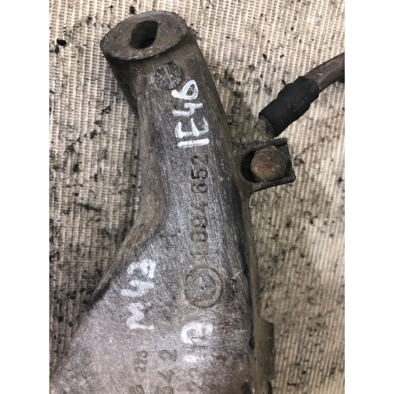 Кронштейн подушки двигателя (кронштейны двигателя) BMW 3-series E46 1999 M43B19 22111094652