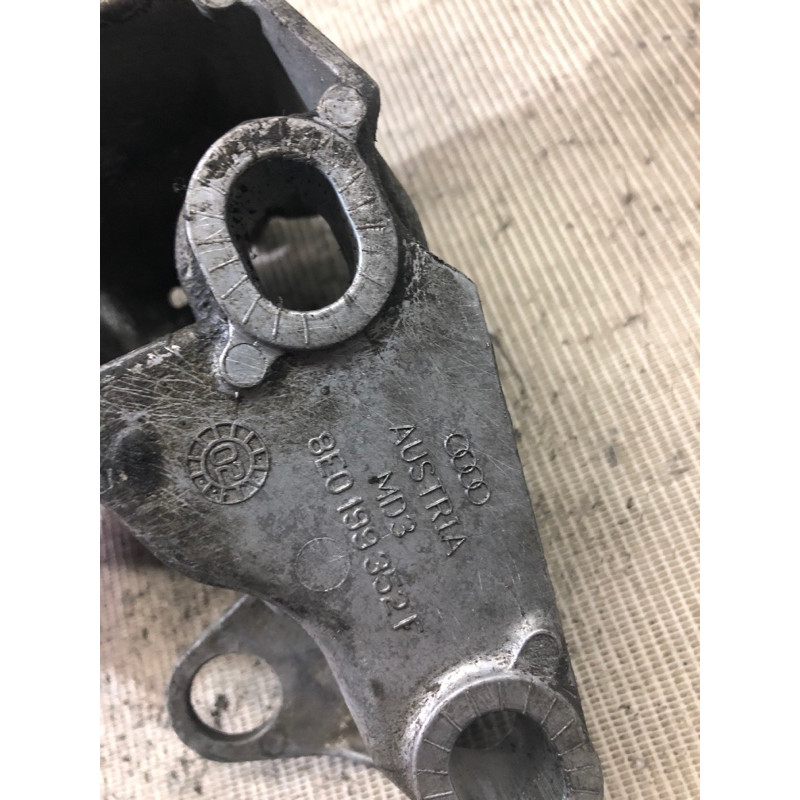 Кронштейн подушки двигателя (кронштейны двигателя) AUDI A4 B6 2003 2.0 ALT 8e0199352f