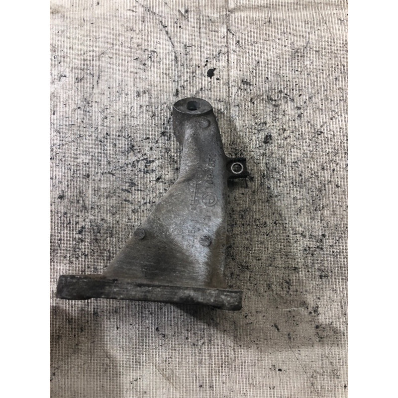 Кронштейн подушки двигателя (кронштейны двигателя) BMW 3-series E46 1998 M43b18 22111094652