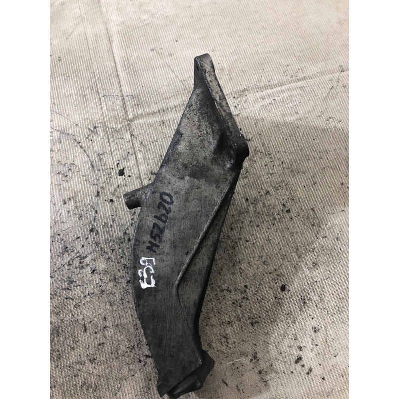 Кронштейн подушки двигателя (кронштейны двигателя) BMW 5-series E39 22111092973