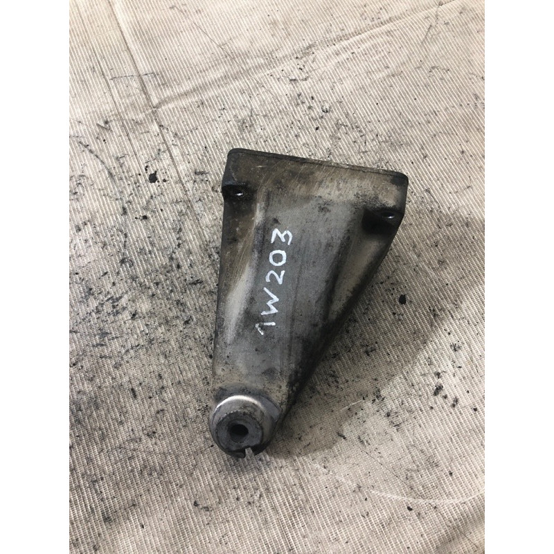 Кронштейн подушки двигателя (кронштейны двигателя) Mercedes-Benz C-class W203 1.8 M111.951 a1112231704