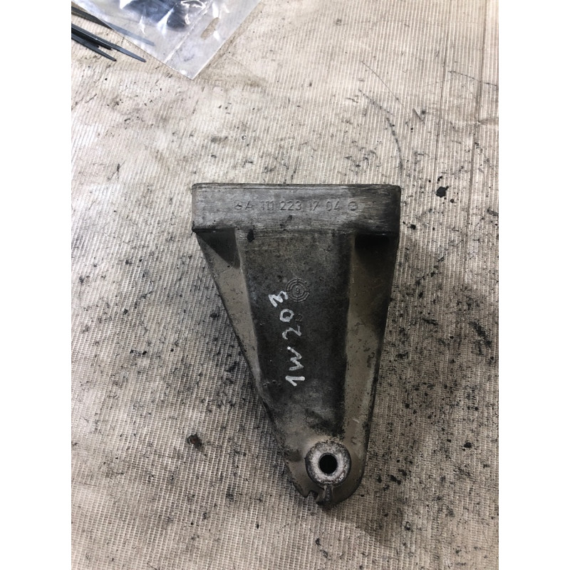 Кронштейн подушки двигателя (кронштейны двигателя) Mercedes-Benz C-class W203 1.8 M111.951 a1112231704