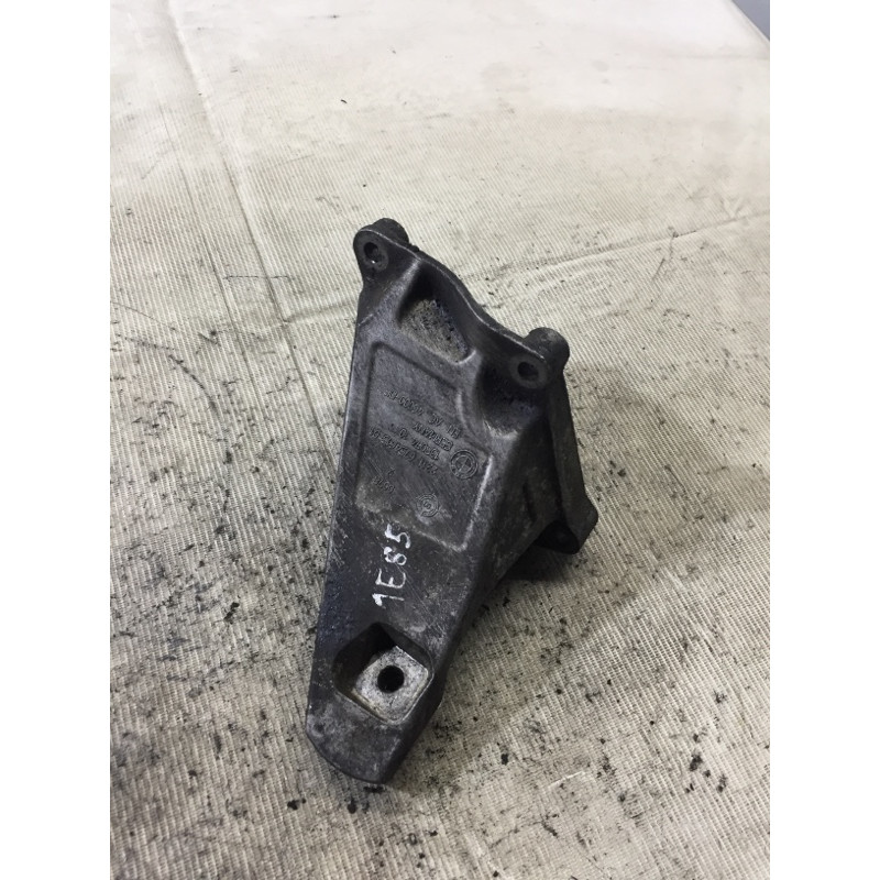 Кронштейн подушки двигателя (кронштейны двигателя) BMW 7-series E65 N62B44 22116754615