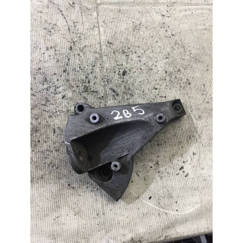 Кронштейн подушки двигателя (кронштейны двигателя) Volkswagen Passat B5 2003 2.5 AKN 4d0399113