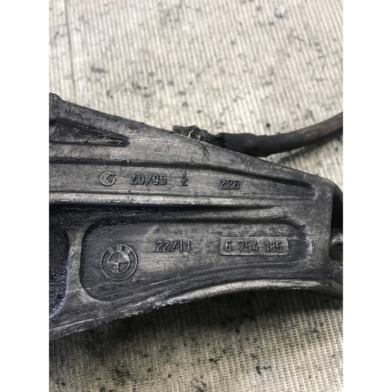 Кронштейн подушки двигателя (кронштейны двигателя) BMW 3-series E46 22116754185