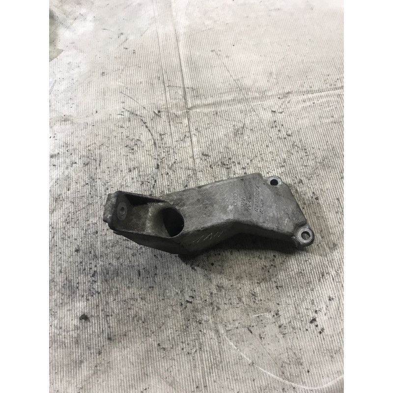 Кронштейн подушки двигателя (кронштейны двигателя) AUDI A4 B6 2003 2.0 ALT 8E0199307A