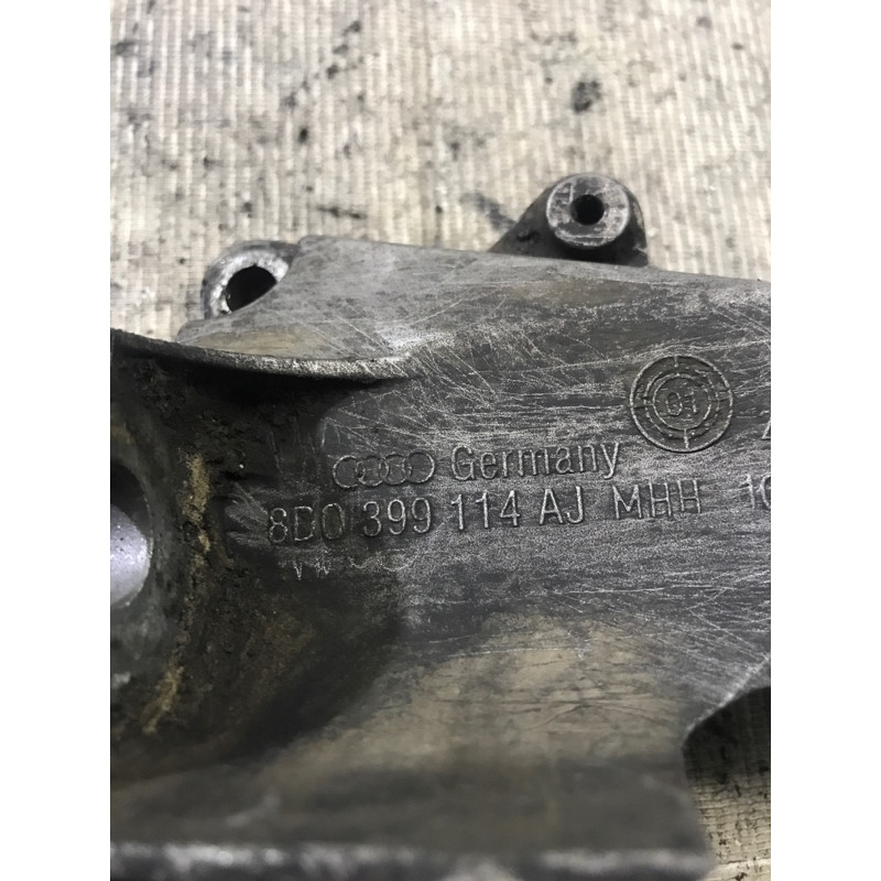 Кронштейн подушки двигателя (кронштейны двигателя) Volkswagen Passat B5 2003 2.5 AKN 8D0399114