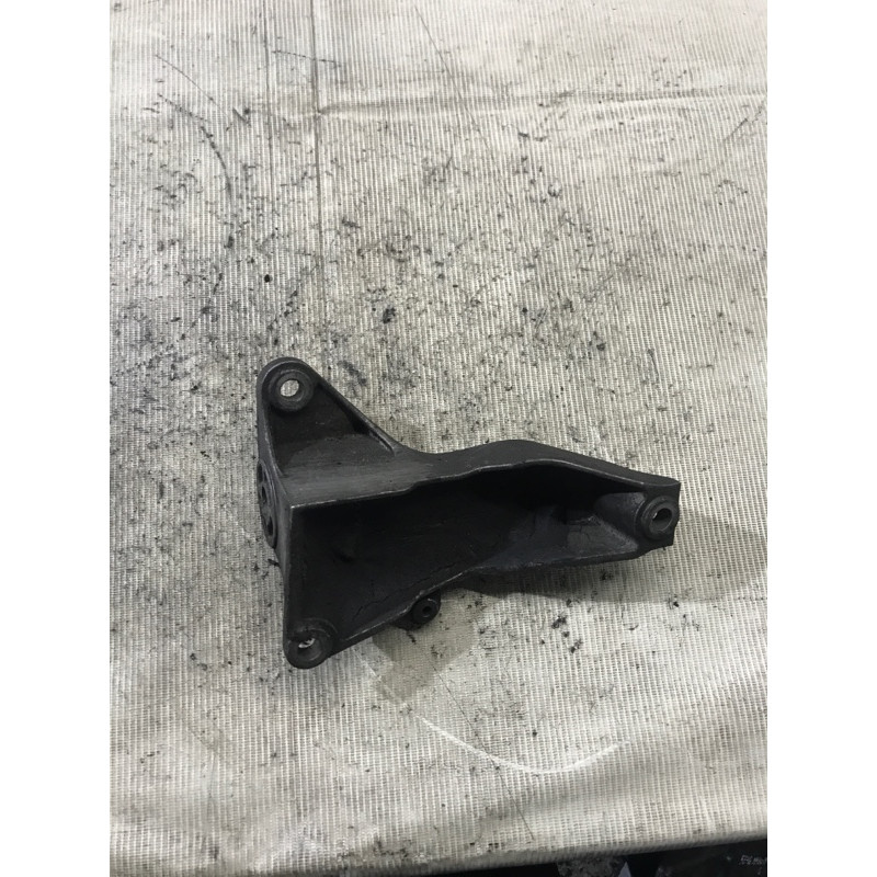 Кронштейн подушки двигателя (кронштейны двигателя) Volkswagen Passat B5 2003 2.5 AKN 8D0399114