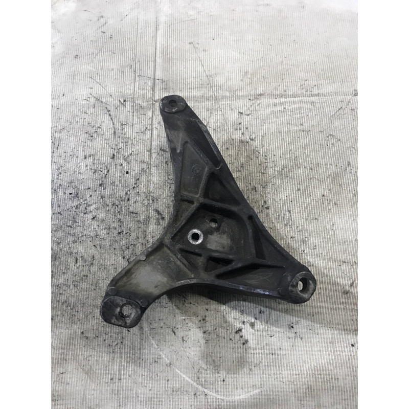 Кронштейн подушки двигателя (кронштейны двигателя) BMW 5-series E39 2001 M57d30 22111096080