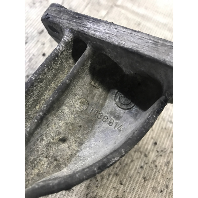 Кронштейн подушки двигателя (кронштейны двигателя) BMW 5-series E34 1994 M43b18 11811136614