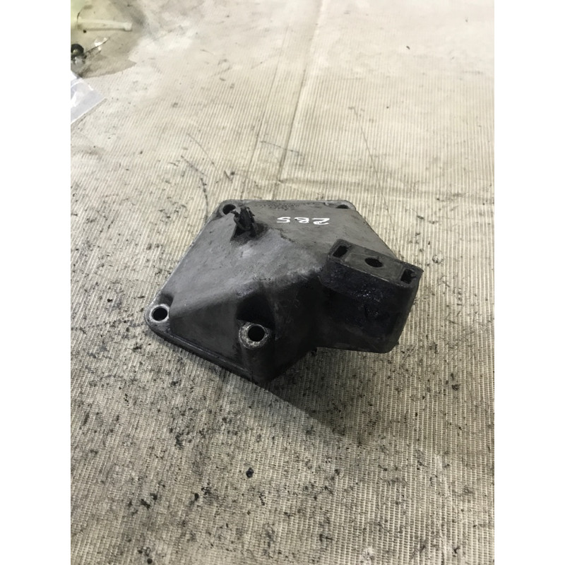 Кронштейн подушки двигателя (кронштейны двигателя) Volkswagen Passat B5 2003 2.5 AKN 4B0199307C