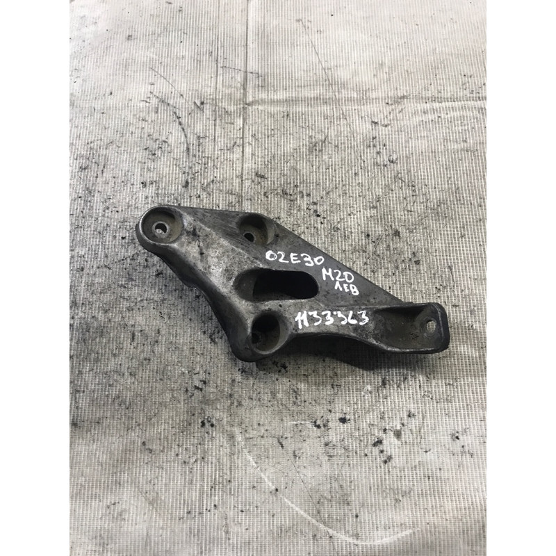 Кронштейн подушки двигателя (кронштейны двигателя) BMW 3-series E30 11811133363