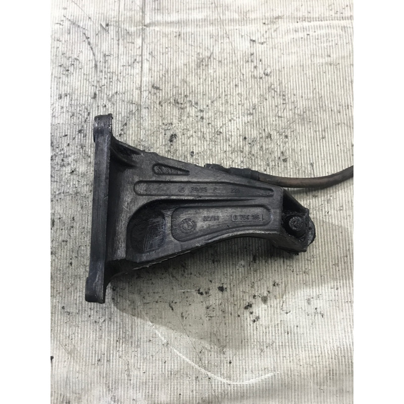 Кронштейн подушки двигателя (кронштейны двигателя) BMW 3-series E46 22116754185