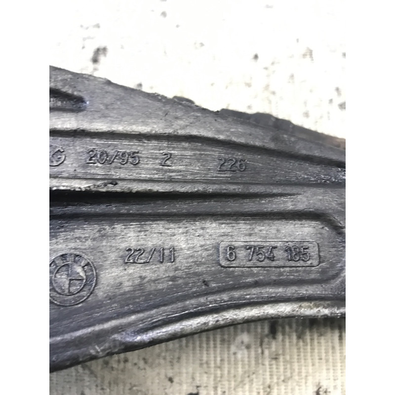 Кронштейн подушки двигателя (кронштейны двигателя) BMW 3-series E46 22116754185