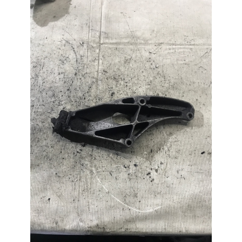 Кронштейн подушки двигателя (кронштейны двигателя) BMW 5-series E34 11811139424